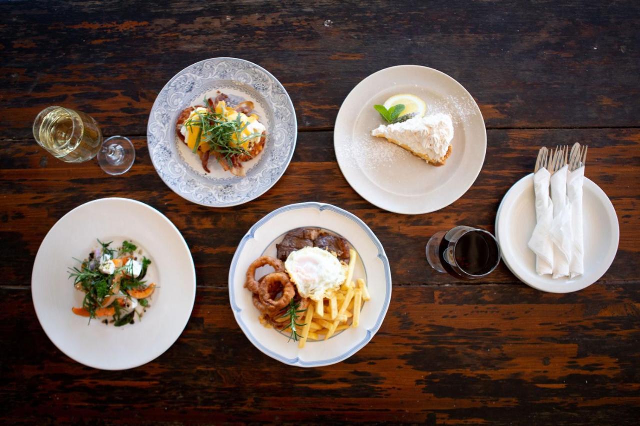 The Historic Pig And Whistle Inn Bathurst Buitenkant foto