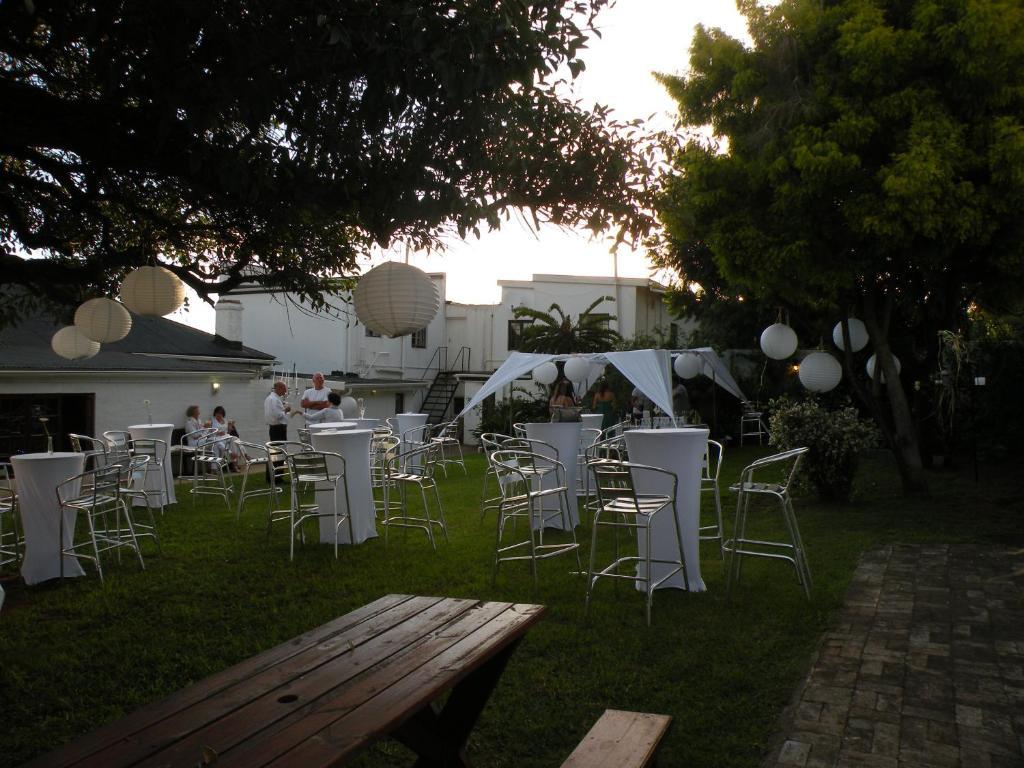 The Historic Pig And Whistle Inn Bathurst Buitenkant foto